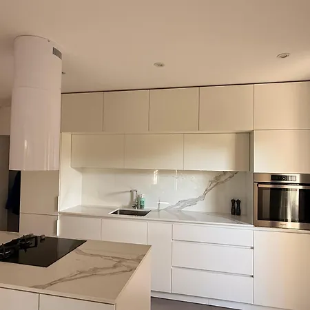 Modern Elegance With Garden And Private Parking * Split