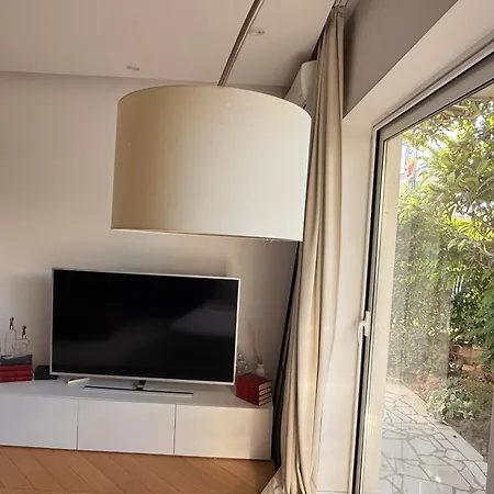 Appartement Modern Elegance With Garden And Private Parking