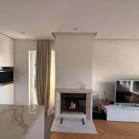 Appartement Modern Elegance With Garden And Private Parking *