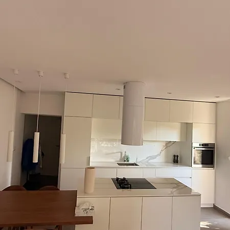Modern Elegance With Garden And Private Parking Split