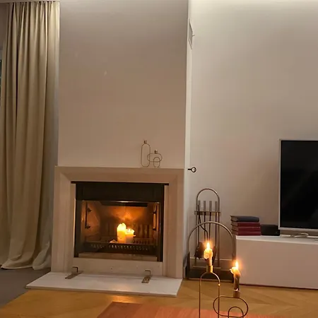Modern Elegance With Garden And Private Parking