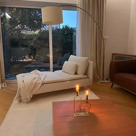 Modern Elegance With Garden And Private Parking Appartement *