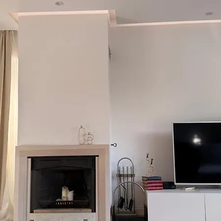 Modern Elegance With Garden And Private Parking Split