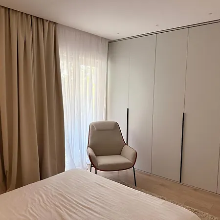 Modern Elegance With Garden And Private Parking *