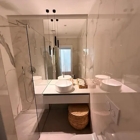 Appartement Modern Elegance With Garden And Private Parking